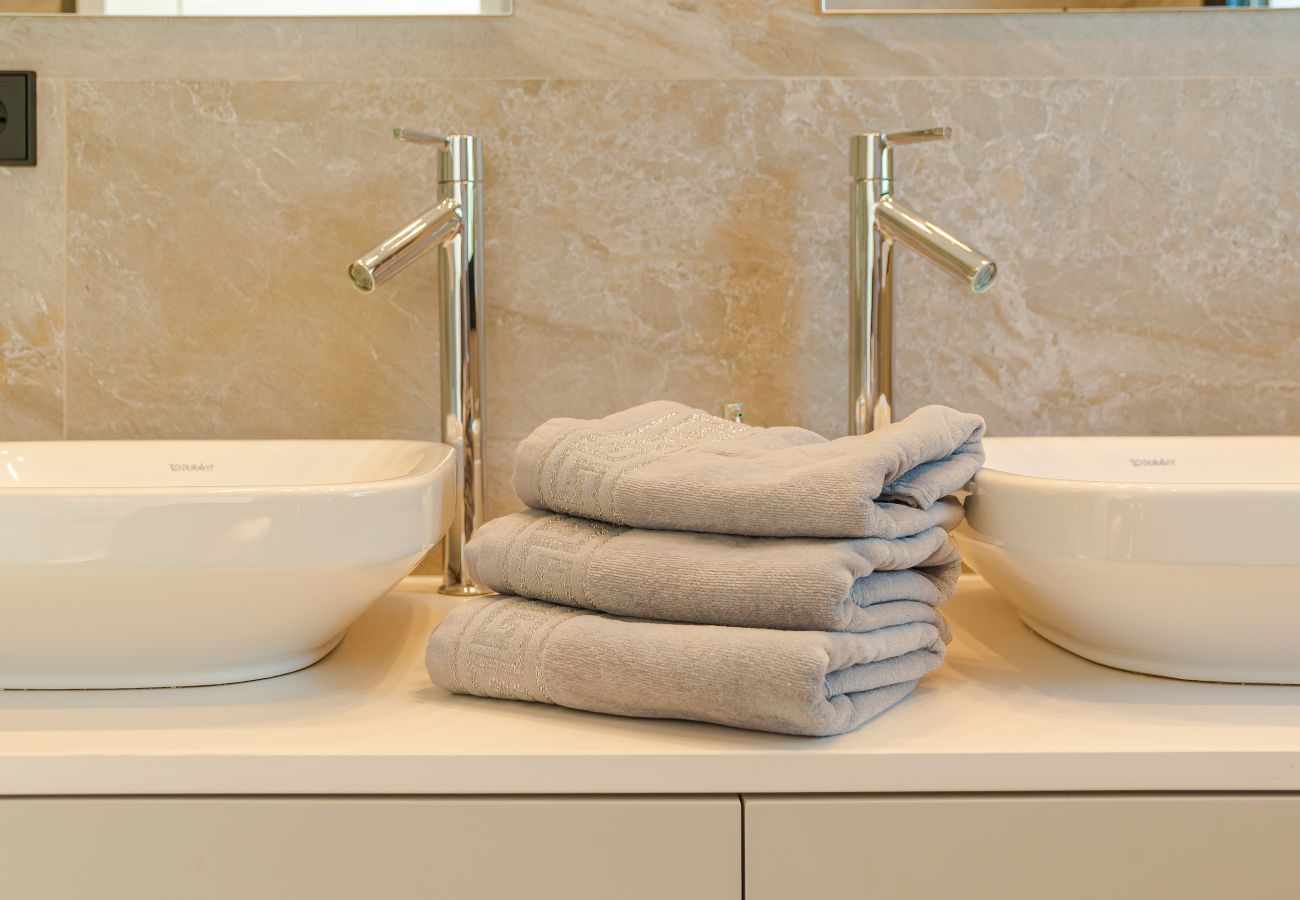 Villa in Marbella - Luxury villa | Heated pool* & private jacuzzi