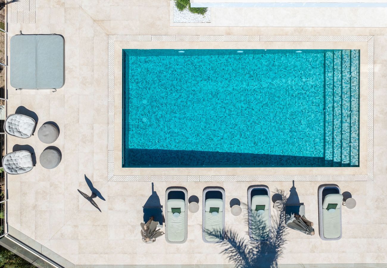 Villa in Marbella - Luxury villa | Heated pool* & private jacuzzi