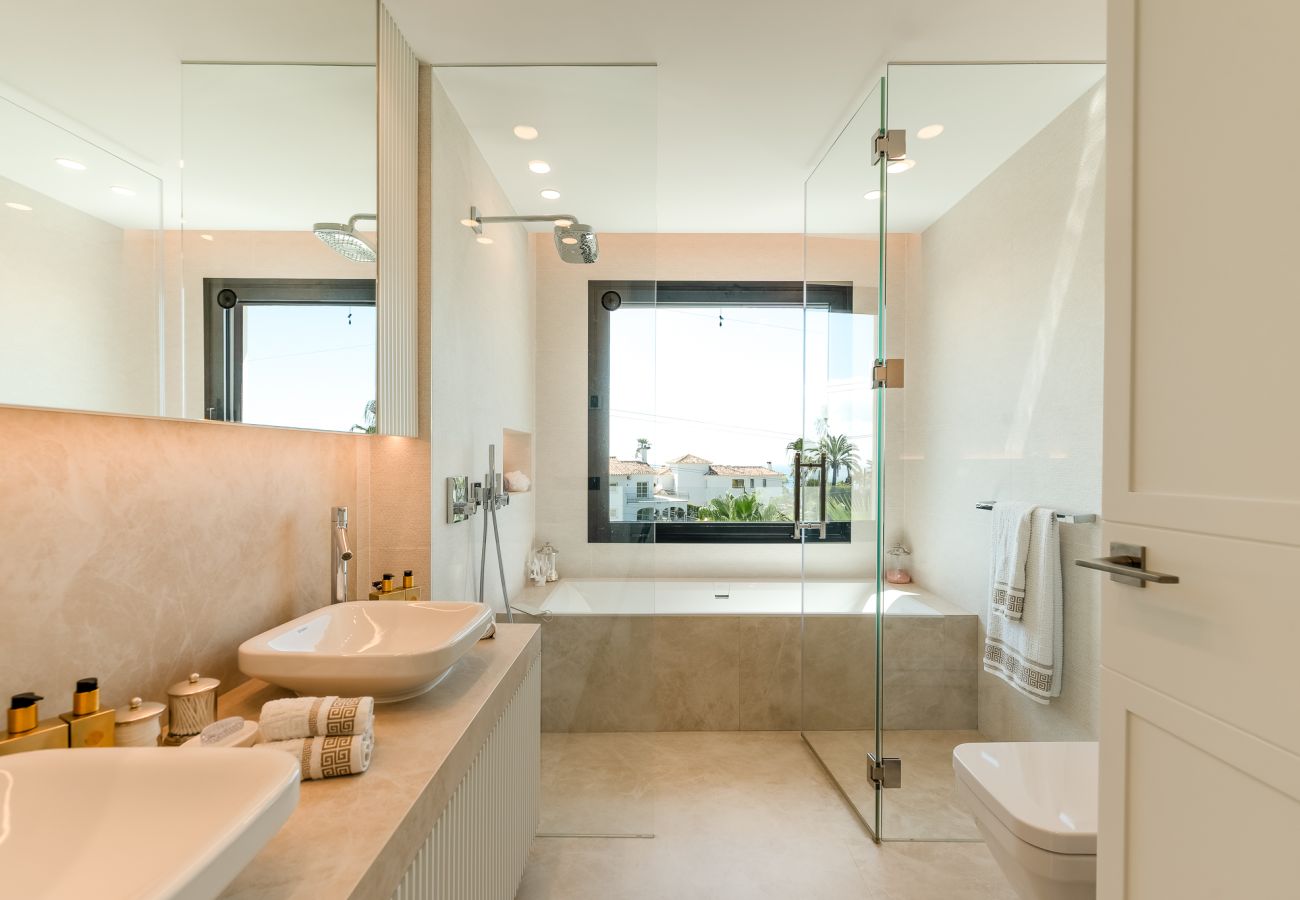 Villa in Marbella - Luxury villa | private heated pool* &  jacuzzi