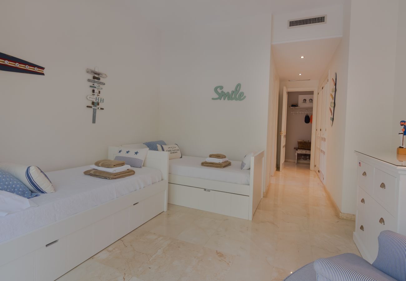 Ferienwohnung in Marbella - 18166 - HERVORRAGENDE LAGE IN ERSTER LINIE - BEHEIZTER POOL