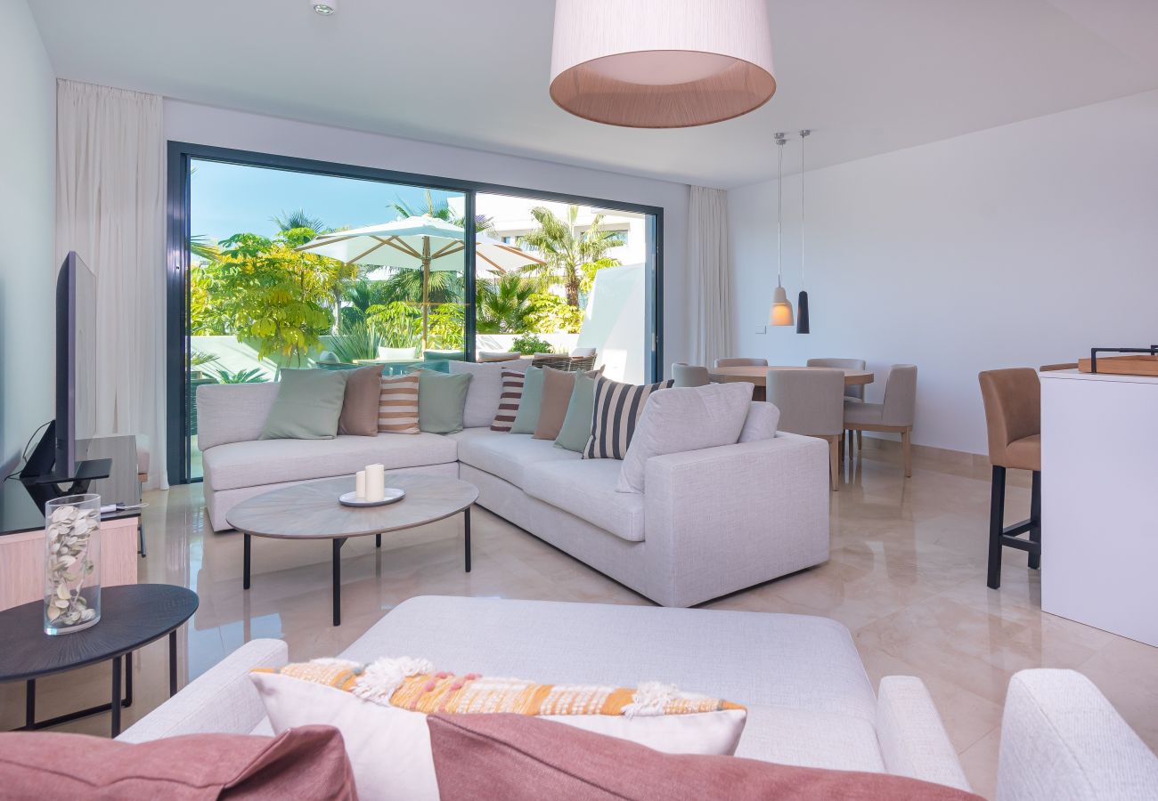 Stadthaus in La Cala de Mijas - Modernes Ferienwohnung mit Pool auf Dachterasse