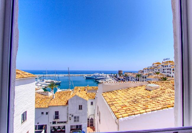  in Marbella - 1079 Atemberaubendes Apartment in Puerto Banús mit Hafenblick