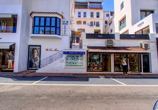 Ferienwohnung in Marbella - 1079 Atemberaubendes Apartment in Puerto Banús mit Hafenblick Ferienwohnung in Marbella - 1079 Atemberaubendes Apartment in Puerto Banús mit Hafenblick