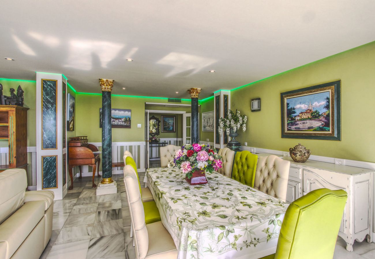 Ferienwohnung in Marbella - 1149 Atemberaubendes Duplex-Penthouse mit Panoramablick auf das Meer