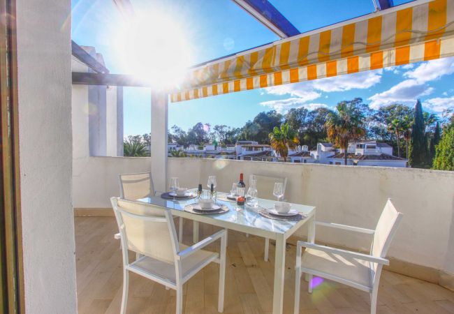 Ferienwohnung in Marbella - 2036 Geräumiges Penthouse am Golden Beach mit atemberaubender Aussicht Ferienwohnung in Marbella - 2036 Geräumiges Penthouse am Golden Beach mit atemberaubender Aussicht