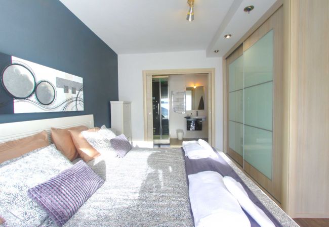 Ferienwohnung in Marbella - 2036 Geräumiges Penthouse am Golden Beach mit atemberaubender Aussicht Ferienwohnung in Marbella - 2036 Geräumiges Penthouse am Golden Beach mit atemberaubender Aussicht