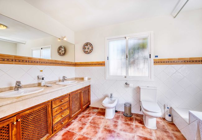 Villa in Estepona - 1106 Luxuriöse Familienvilla mit beheiztem Pool Villa in Estepona - 1106 Luxuriöse Familienvilla mit beheiztem Pool