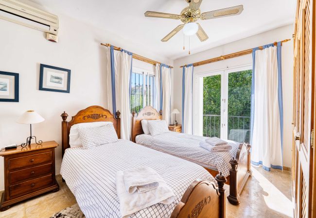 Villa in Estepona - 1106 Luxuriöse Familienvilla mit beheiztem Pool Villa in Estepona - 1106 Luxuriöse Familienvilla mit beheiztem Pool