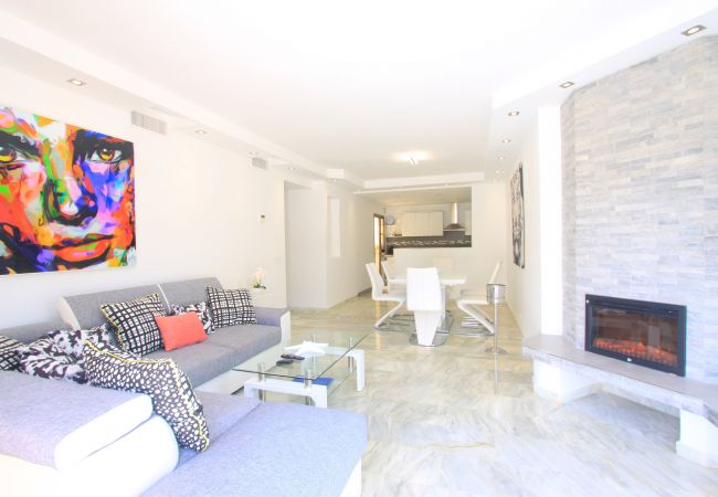 Ferienwohnung in Marbella - 1093 Luxus am Strand von Golden Beach Ferienwohnung in Marbella - 1093 Luxus am Strand von Golden Beach