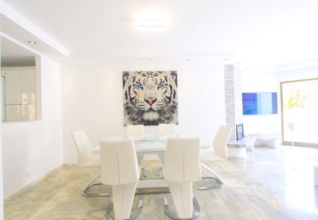 Ferienwohnung in Marbella - 1093 Luxus am Strand von Golden Beach Ferienwohnung in Marbella - 1093 Luxus am Strand von Golden Beach