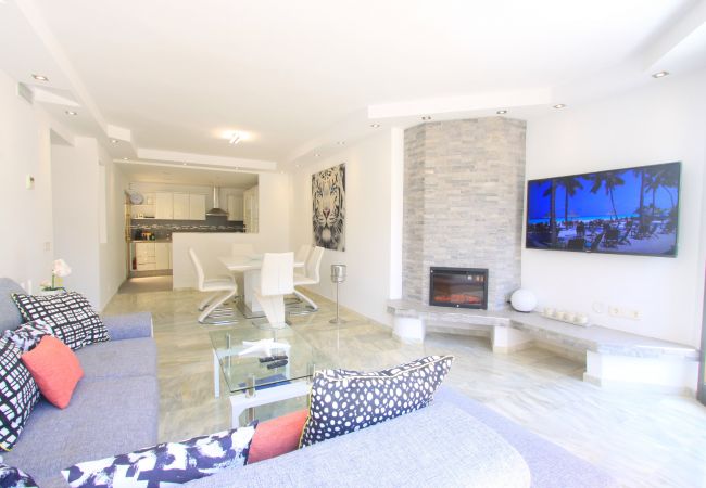 Ferienwohnung in Marbella - 1093 Luxus am Strand von Golden Beach Ferienwohnung in Marbella - 1093 Luxus am Strand von Golden Beach