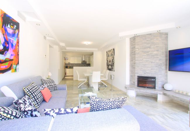 Ferienwohnung in Marbella - 1093 Luxus am Strand von Golden Beach Ferienwohnung in Marbella - 1093 Luxus am Strand von Golden Beach