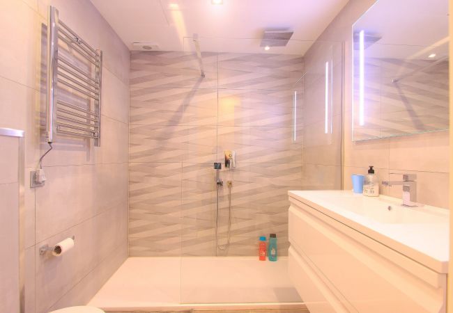 Ferienwohnung in Marbella - 1093 Luxus am Strand von Golden Beach Ferienwohnung in Marbella - 1093 Luxus am Strand von Golden Beach