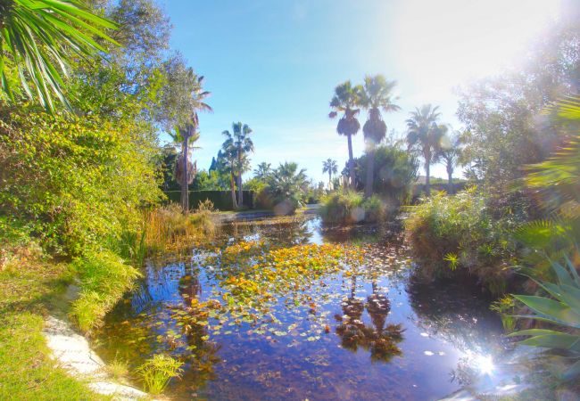 Villa in Marbella - 2042 Elegante Villa mit Garten, beheiztem Pool und geräumigem Layout Villa in Marbella - 2042 Elegante Villa mit Garten, beheiztem Pool und geräumigem Layout