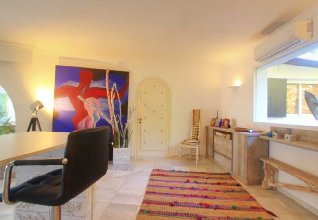 Villa in Marbella - 2042 Elegante Villa mit Garten, beheiztem Pool und geräumigem Layout Villa in Marbella - 2042 Elegante Villa mit Garten, beheiztem Pool und geräumigem Layout