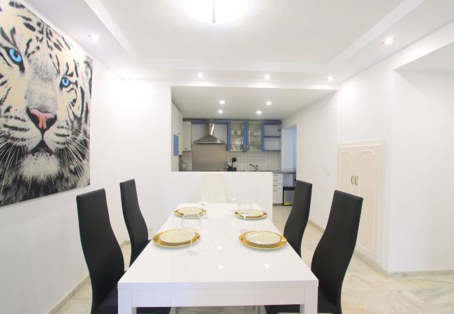 Ferienwohnung in Marbella - 1080 Luxuriöses Familien-Penthouse mit Whirlpool auf der Dachterrasse Ferienwohnung in Marbella - 1080 Luxuriöses Familien-Penthouse mit Whirlpool auf der Dachterrasse