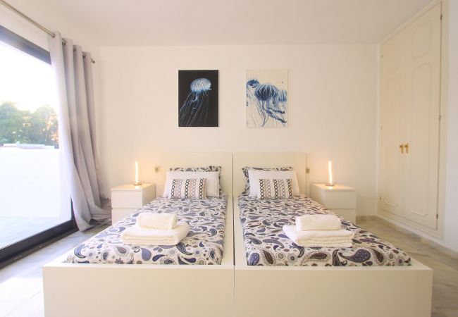 Ferienwohnung in Marbella - 1080 Luxuriöses Familien-Penthouse mit Whirlpool auf der Dachterrasse Ferienwohnung in Marbella - 1080 Luxuriöses Familien-Penthouse mit Whirlpool auf der Dachterrasse