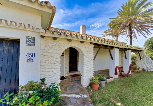 Villa in Marbella - 1100 Atemberaubende Strandvilla in Marbesa mit Gartenpool Villa in Marbella - 1100 Atemberaubende Strandvilla in Marbesa mit Gartenpool