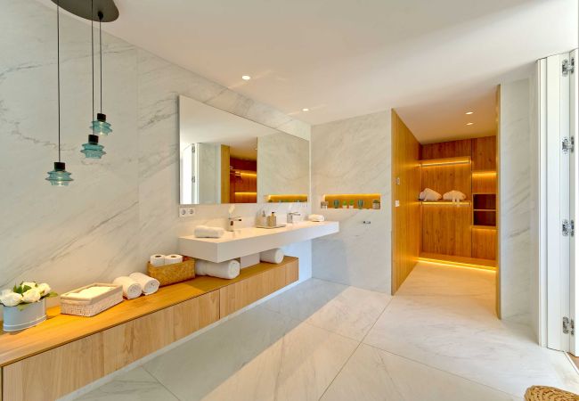 Villa in Marbella - 2244 Luxusvilla mit beheiztem Pool in Puerto Banús Villa in Marbella - 2244 Luxusvilla mit beheiztem Pool in Puerto Banús