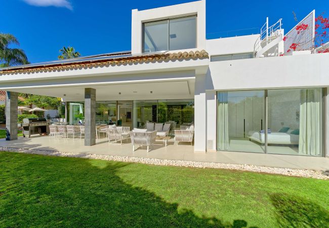Villa in Marbella - 2244 Luxusvilla mit beheiztem Pool in Puerto Banús Villa in Marbella - 2244 Luxusvilla mit beheiztem Pool in Puerto Banús