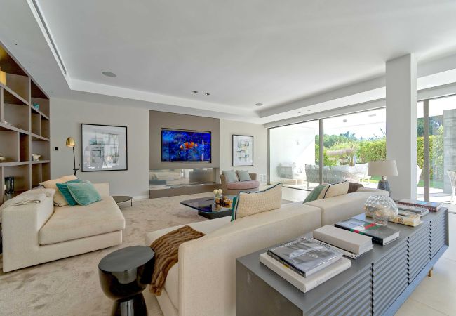 Villa in Marbella - 2244 Luxusvilla mit beheiztem Pool in Puerto Banús Villa in Marbella - 2244 Luxusvilla mit beheiztem Pool in Puerto Banús