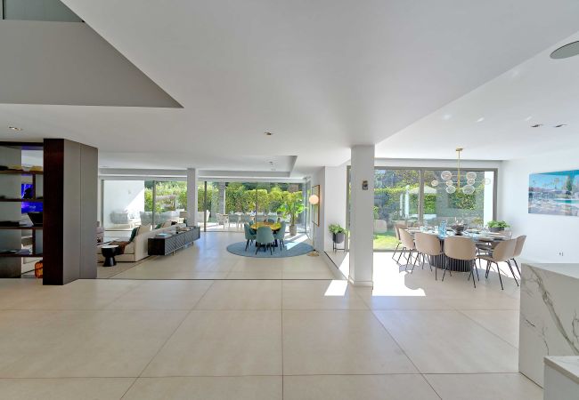 Villa in Marbella - 2244 Luxusvilla mit beheiztem Pool in Puerto Banús Villa in Marbella - 2244 Luxusvilla mit beheiztem Pool in Puerto Banús