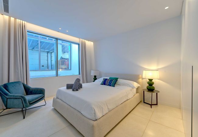 Villa in Marbella - 2244 Luxusvilla mit beheiztem Pool in Puerto Banús Villa in Marbella - 2244 Luxusvilla mit beheiztem Pool in Puerto Banús