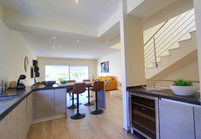 Villa in Mijas Costa - 1166 Moderne Luxusvilla mit Panoramablick auf den Golfplatz Villa in Mijas Costa - 1166 Moderne Luxusvilla mit Panoramablick auf den Golfplatz