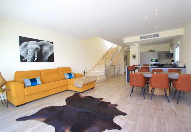 Villa in Mijas Costa - 1166 Moderne Luxusvilla mit Panoramablick auf den Golfplatz Villa in Mijas Costa - 1166 Moderne Luxusvilla mit Panoramablick auf den Golfplatz