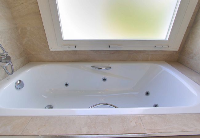 Villa in Mijas Costa - 1166 Moderne Luxusvilla mit Panoramablick auf den Golfplatz Villa in Mijas Costa - 1166 Moderne Luxusvilla mit Panoramablick auf den Golfplatz