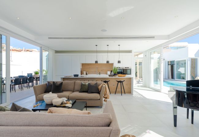 Villa in Mijas Costa - 18 PAX EINZIGARTIGE & RIESIGE LUXUSVILLA MIT BEHEIZTEM POOL, KINO/TAGUNGSRAUM & FITNESSSTUDIO IN STRANDNÄHE Villa in Mijas Costa - 18 PAX EINZIGARTIGE & RIESIGE LUXUSVILLA MIT BEHEIZTEM POOL, KINO/TAGUNGSRAUM & FITNESSSTUDIO IN STRANDNÄHE