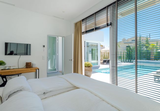 Villa in Mijas Costa - 18 PAX EINZIGARTIGE & RIESIGE LUXUSVILLA MIT BEHEIZTEM POOL, KINO/TAGUNGSRAUM & FITNESSSTUDIO IN STRANDNÄHE Villa in Mijas Costa - 18 PAX EINZIGARTIGE & RIESIGE LUXUSVILLA MIT BEHEIZTEM POOL, KINO/TAGUNGSRAUM & FITNESSSTUDIO IN STRANDNÄHE