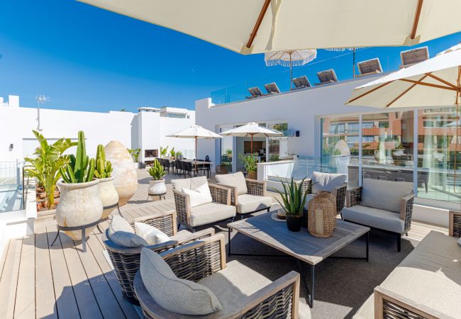Villa in Mijas Costa - 18 PAX EINZIGARTIGE & RIESIGE LUXUSVILLA MIT BEHEIZTEM POOL, KINO/TAGUNGSRAUM & FITNESSSTUDIO IN STRANDNÄHE Villa in Mijas Costa - 18 PAX EINZIGARTIGE & RIESIGE LUXUSVILLA MIT BEHEIZTEM POOL, KINO/TAGUNGSRAUM & FITNESSSTUDIO IN STRANDNÄHE