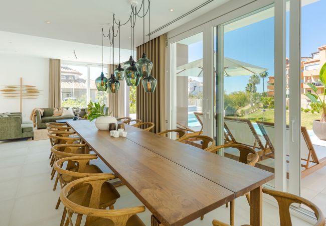 Villa in Mijas Costa - 18 PAX EINZIGARTIGE & RIESIGE LUXUSVILLA MIT BEHEIZTEM POOL, KINO/TAGUNGSRAUM & FITNESSSTUDIO IN STRANDNÄHE Villa in Mijas Costa - 18 PAX EINZIGARTIGE & RIESIGE LUXUSVILLA MIT BEHEIZTEM POOL, KINO/TAGUNGSRAUM & FITNESSSTUDIO IN STRANDNÄHE