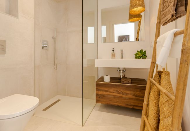 Villa in Mijas Costa - 18 PAX EINZIGARTIGE & RIESIGE LUXUSVILLA MIT BEHEIZTEM POOL, KINO/TAGUNGSRAUM & FITNESSSTUDIO IN STRANDNÄHE Villa in Mijas Costa - 18 PAX EINZIGARTIGE & RIESIGE LUXUSVILLA MIT BEHEIZTEM POOL, KINO/TAGUNGSRAUM & FITNESSSTUDIO IN STRANDNÄHE