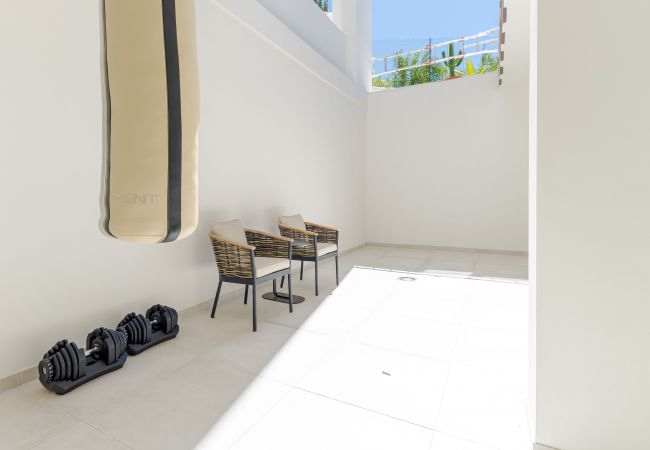 Villa in Mijas Costa - 18 PAX EINZIGARTIGE & RIESIGE LUXUSVILLA MIT BEHEIZTEM POOL, KINO/TAGUNGSRAUM & FITNESSSTUDIO IN STRANDNÄHE Villa in Mijas Costa - 18 PAX EINZIGARTIGE & RIESIGE LUXUSVILLA MIT BEHEIZTEM POOL, KINO/TAGUNGSRAUM & FITNESSSTUDIO IN STRANDNÄHE