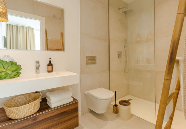 Villa in Mijas Costa - 18 PAX EINZIGARTIGE & RIESIGE LUXUSVILLA MIT BEHEIZTEM POOL, KINO/TAGUNGSRAUM & FITNESSSTUDIO IN STRANDNÄHE Villa in Mijas Costa - 18 PAX EINZIGARTIGE & RIESIGE LUXUSVILLA MIT BEHEIZTEM POOL, KINO/TAGUNGSRAUM & FITNESSSTUDIO IN STRANDNÄHE