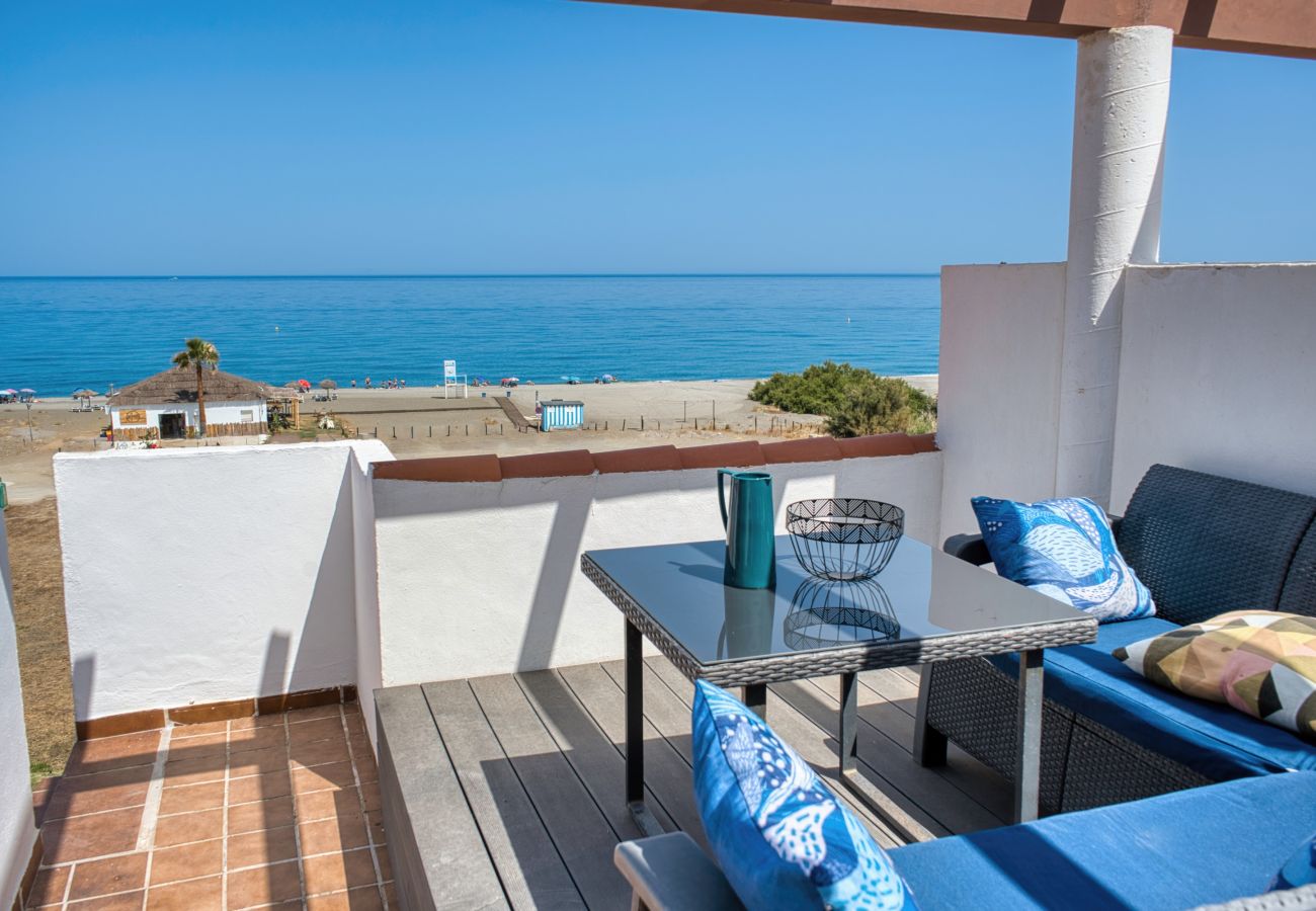 Ferienwohnung in San Luis de Sabanillas - 3003 Exklusives Penthouse mit Meerblick direkt am Strand