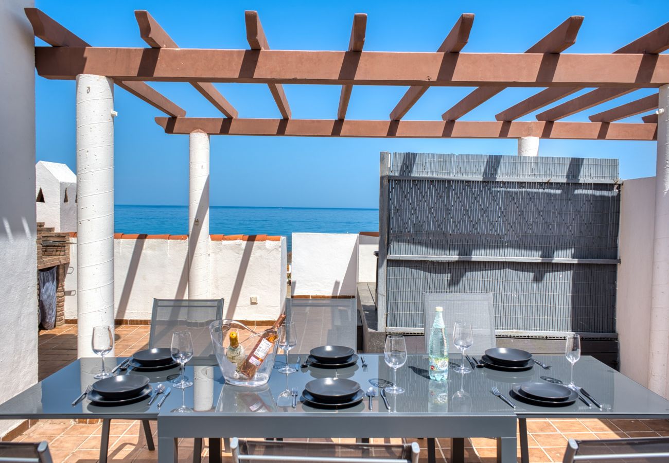 Ferienwohnung in San Luis de Sabanillas - 3003 Exklusives Penthouse mit Meerblick direkt am Strand