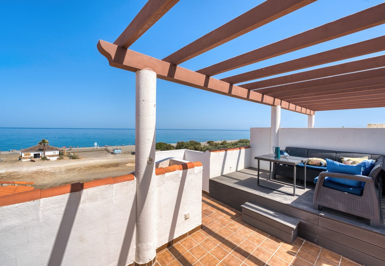 Ferienwohnung in San Luis de Sabanillas - 3003 Exklusives Penthouse mit Meerblick direkt am Strand