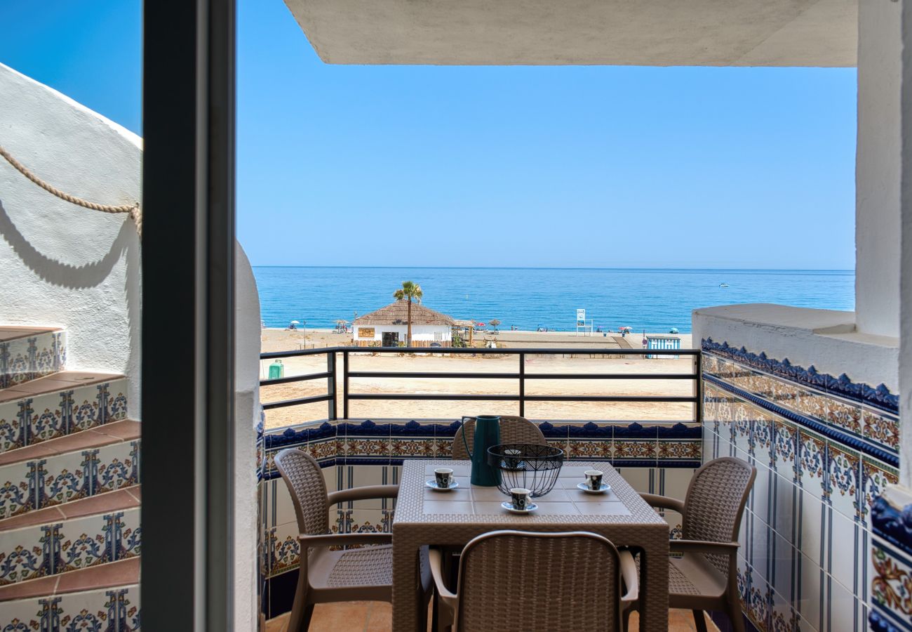 Ferienwohnung in San Luis de Sabanillas - 3003 Exklusives Penthouse mit Meerblick direkt am Strand