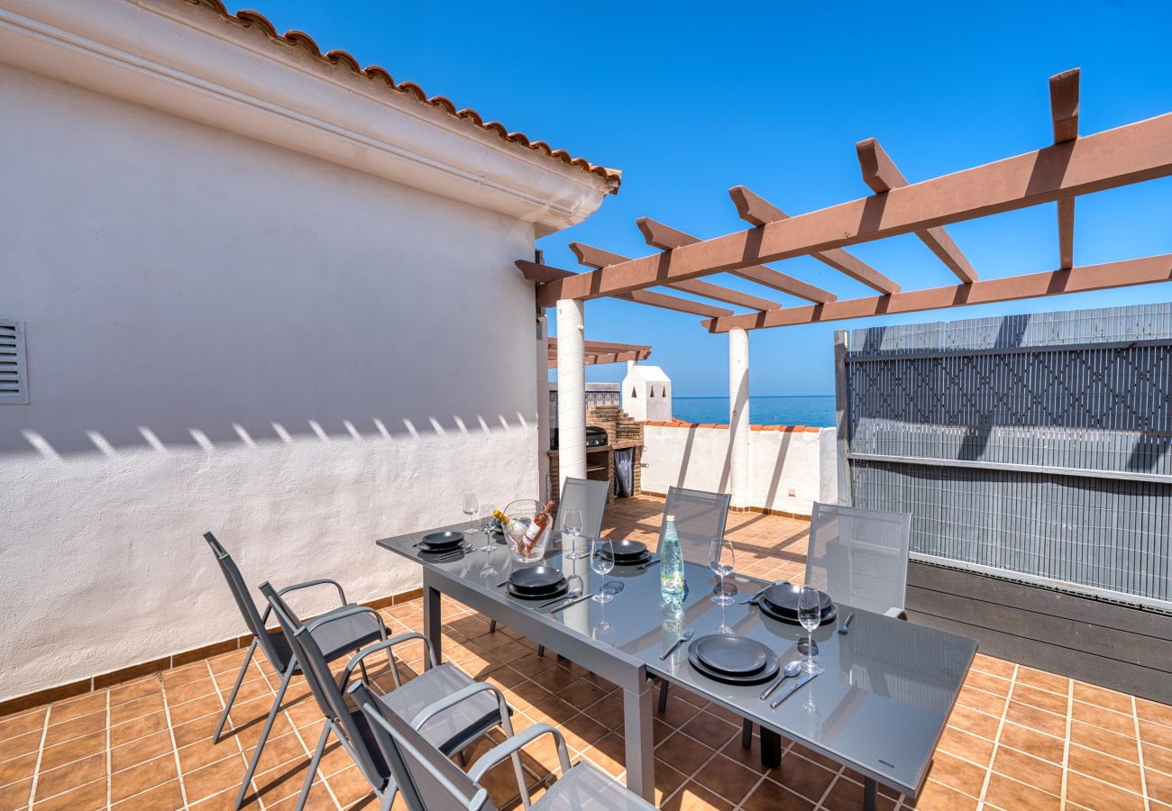 Ferienwohnung in San Luis de Sabanillas - 3003 Exklusives Penthouse mit Meerblick direkt am Strand