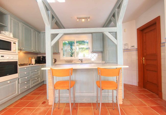 Villa in Estepona - 1072 Strandnahes El Paraiso Refugium mit Privatem Pool & BBQ Villa in Estepona - 1072 Strandnahes El Paraiso Refugium mit Privatem Pool & BBQ
