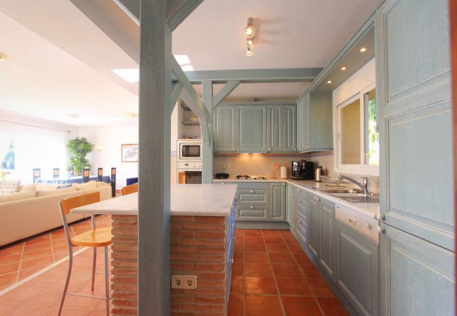 Villa in Estepona - 1072 Strandnahes El Paraiso Refugium mit Privatem Pool & BBQ Villa in Estepona - 1072 Strandnahes El Paraiso Refugium mit Privatem Pool & BBQ