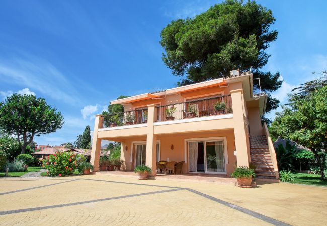 Villa in Estepona - 1072 Strandnahes El Paraiso Refugium mit Privatem Pool & BBQ Villa in Estepona - 1072 Strandnahes El Paraiso Refugium mit Privatem Pool & BBQ