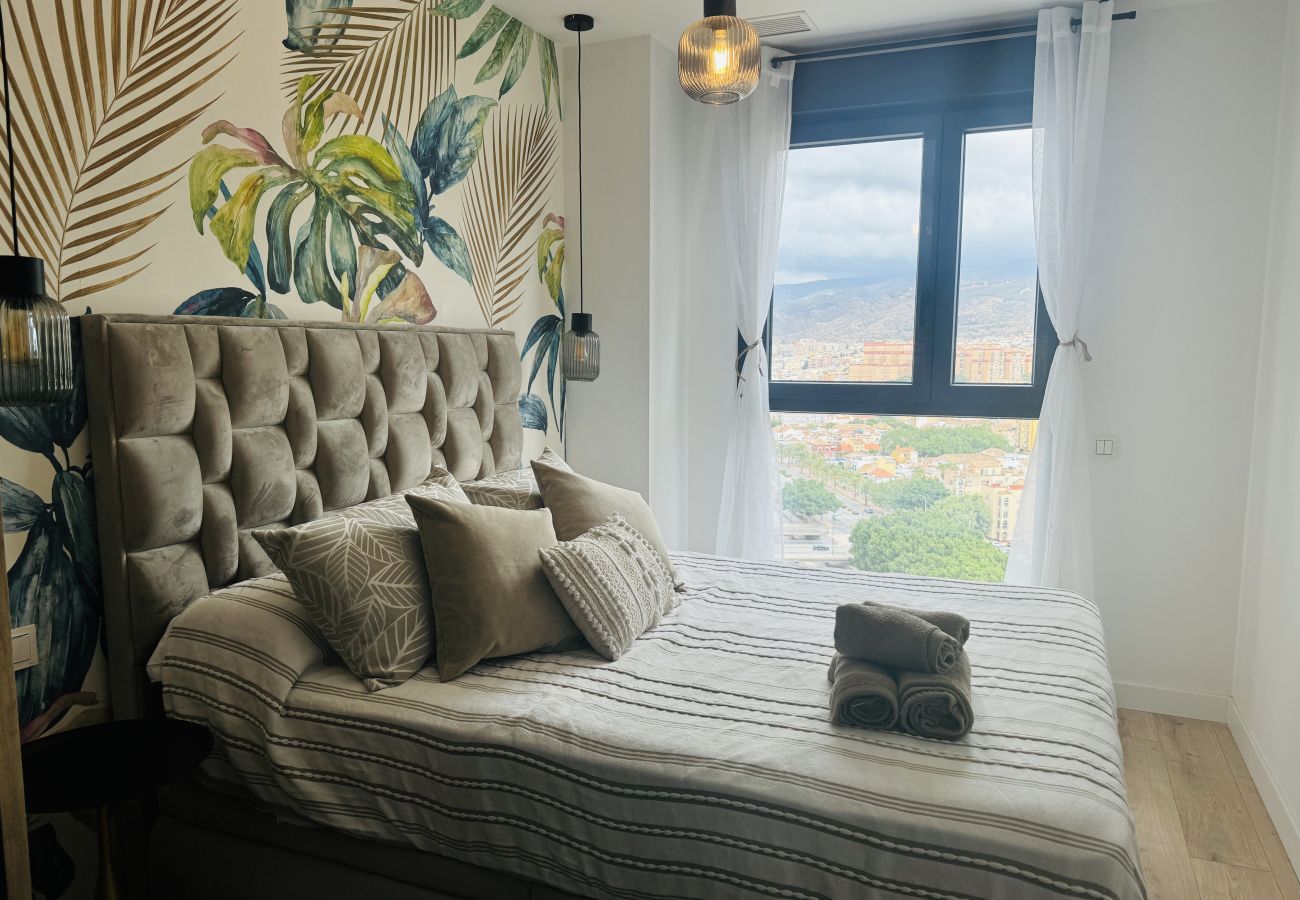 Ferienwohnung in Málaga - Luxurious apartment in the center of Malaga, 17th floor
