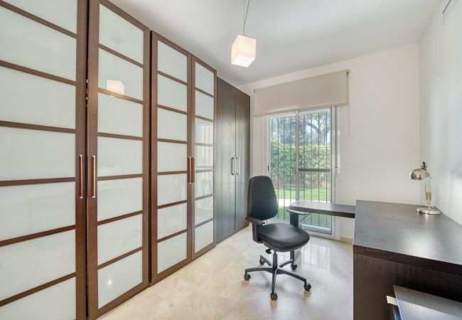 Doppelhaushälfte in Marbella - 3068 Luxuriöses Familien-Stadthaus in Elviria, Marbella Doppelhaushälfte in Marbella - 3068 Luxuriöses Familien-Stadthaus in Elviria, Marbella