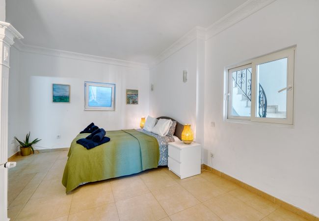 Villa in Marbella - 3077 Luxusvilla mit Pool und Aussicht in Elviria, Marbella Villa in Marbella - 3077 Luxusvilla mit Pool und Aussicht in Elviria, Marbella