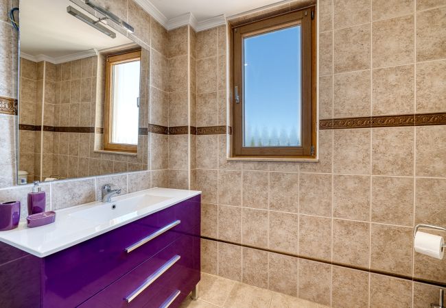 Villa in Marbella - 3077 Luxusvilla mit Pool und Aussicht in Elviria, Marbella Villa in Marbella - 3077 Luxusvilla mit Pool und Aussicht in Elviria, Marbella