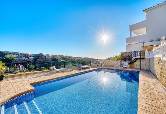 Villa in Marbella - 3077 Luxusvilla mit Pool und Aussicht in Elviria, Marbella Villa in Marbella - 3077 Luxusvilla mit Pool und Aussicht in Elviria, Marbella